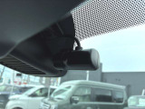 万が一の瞬間も、純正ドラレコで安心。事故やトラブル、あおり運転の記録をしっかり残してくれるから、後の手続きもスムーズに。映像で残せる安心はドライバーにとって何よりの心の支え。安全運転の新常識です。