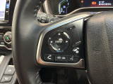 ステアリングにオーディオ操作スイッチが付いています。オーディオ画面に直接タッチしなくても操作が出来ますので、運転に集中できます。