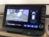 リバースギアに入れるだけで後方の表示へ切り替わります。夜間や雨の日の駐車も楽になりますよ。