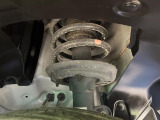 お車を安心してお乗りいただく為には、足回りの定期点検が欠かせません。サービスサポート(有償保証)では無料点検もご提供しており、安心のカーライフをお過ごしいただけるサポート体制が整っています。