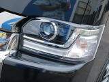 Bi-beam LEDヘッドランプ ロービーム・ハイビーム一体型の高輝度LED 夜間走行時の視認性・対向車などからの被視認性もアップ