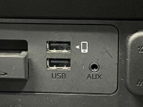 接続可能なAUX、USB端子付き!