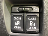 【両側パワースライドドア】スマートキーや運転席のスイッチで後席両側スライドドアの開閉が可能♪電動だから力を入れてドアを開ける必要が無く、小さなお子様でも簡単に開け閉めでき快適です♪