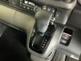 発進時から滑らかに加速する無段階変速のCVTはストップ&ゴーの多い街の中も快適です