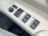 【電動格納ミラー】サイドミラーは電動格納式となっており、狭い駐車場でもキズがつくリスクを抑えられます。