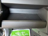 よく使うものが手を伸ばせばすぐ届く。機能的で充実した収納。