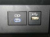 【充電用USB端子】デバイスの充電に便利です。※実際の接続端子は写真で確認or店舗までご気軽にお問合せください♪
