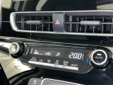 オートエアコン付きなので一度、気温を設定すれば自動的に過ごし易い温度に調整してくれますよ。 車内をいつでも快適空間にしてくれます。