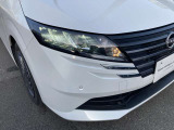 LEDヘッドランプ:ハロゲンランプの約2倍の光量でより明るく遠くを照らし、夜間走行時の視認性を高めます。