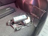 「普通充電ケーブル」はラゲッジスペースの右側に収納場所がございます。