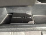 【ETC】有料道路を利用する際に料金所で停止することなく通過できる、ETC車載器(ノンストップ自動料金収受システム機器)が装備されています。セットアップを行うことで利用可能になります。
