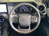 インテリアに合わせたデザインのステアリングは、運転される方のことも考え、運転しやすい形状、大きさです。是非一度、実際に触ってお確かめください。