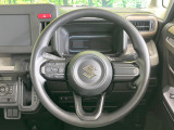 インテリアに合わせたデザインのステアリングは、運転される方のことも考え、運転しやすい形状、大きさです。是非一度、実際に触ってお確かめください。