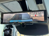 インテリジェントルームミラー☆後席に乗っている人や、大きな荷物を載せていると見にくくなりがちな後方視界。。こちらは車両後方のカメラ映像をミラーに映すので、天候にも影響されないクリアな後方視界を実現☆