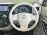 インテリアに合わせたデザインのステアリングは、運転される方のことも考え、運転しやすい形状、大きさです。是非一度、実際に触ってお確かめください。