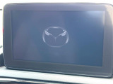 【マツダコネクトナビ】車内の雰囲気にマッチした一体型タイプのナビ。各種車輌設定やBluetooth再生等、様々な機能が楽しめます。直感的なダイヤル操作が可能で、使い勝手も良好です。