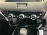 運転席/助手席シートヒーターで寒い日もすぐに温かくなり快適に過ごせます。3段階の温度調整が可能です