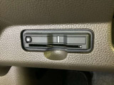 ハンドルの左下にETCがついています。高速道路の料金所の通過も楽々です。 カードの取り出しもしやすい場所についています。