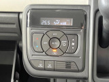【オートエアコン】一度お好みの温度に設定すれば、車内の温度を検知し風量や温度を自動で調整。暑い&hellip;寒い&hellip;と何度もスイッチ操作をする必要はありません。快適な車内空間には必須の機能ですね♪