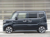 デザインがスタイリッシュで前方の距離感が分かり易く運転し易い車です。