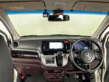 【前方視界】開放的な前方視界!運転がしやすく疲れにくいです♪窓が大きく、見通しがとっても良いおクルマですよ♪