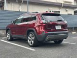 後方には障害物センサー装備。駐車が不安な方にとってバックカメラと併用でき頼もしい装備です。