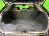 積み下ろしのしやすいデッキにはたっぷりと荷物を積み込んでいただけます。遊びから仕事まで、様々なシーンで頼れます♪