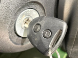 【キーレス】少し離れた場所からでもボタン一つでドアの開錠・施錠ができるのでとっても便利!ドアの鍵穴周りに傷をつけることもありません♪