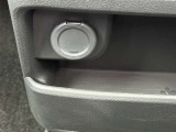12V電源ソケットになります。