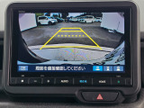 駐車時の安全確認をサポートするバックカメラも使用できます。インターナビで様々な情報を得ることもできます。