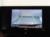 バックガイドモニターで、後方を確認しながら安心して駐車することができます。運転初心者も熟練者も必須の機能ですよ!