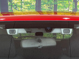 【アイサイトVer3】前方の車両等を検知し、衝突しそうな時は警報で注意を促し、ブレーキを踏む力をサポート。ブレーキを踏めなかった場合は衝突被害軽減ブレーキが作動、衝突回避をサポートします。