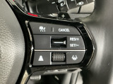 【アダプティブ・クルーズ・コントロール】予め設定した車速内でクルマが自動的に加減速。 前走車との適切な車間距離を維持しながら追従走行し、高速道路でのドライバーの疲労を軽減してくれる嬉しい機能付♪