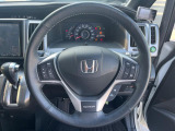 【純正革巻きステアリング】上質な革を使用することで、手にしっかり馴染みとても運転しやすいハンドルです♪