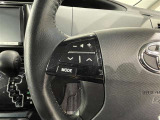 【ステアリングスイッチ】運転中に視線を前に向けたまま画面の操作できます。