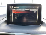 レバーをAUTOの位置にしているとき、レインセンサーが雨を感知すると、雨量に応じてワイパーが自動で作動してくれるオートワイパーを装備!設定変更で非作動にすると、間欠作動に固定されます。