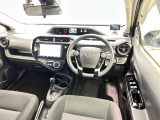 運転席まわりです。 各操作スイッチは使いやすい位置に配置されてます。