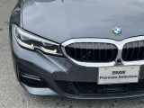 また、BMW正規認定中古車は、エマージェンシーサービスが自動付帯。24時間365日、皆様のカーライフをサポート致します。確かな安心のうえで、「駆けぬける歓び」をご堪能ください。