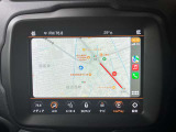 タッチスクリーンをタップするかスワイプするだけですべての機能を呼び出せます。Apple CarPlayおよびAndroid Autoに対応しスマートフォンとのシームレスな 連携も実現。さらに、USBポートを標準装備しています。