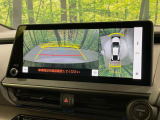 【パノラミックビューモニター】専用のカメラにより、上から見下ろしたような視点で360度クルマの周囲を確認することができます☆死角部分も確認しやすく、狭い場所での切り返しや駐車もスムーズに行えます。