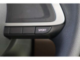 ダイナミックで力強い加速感が得られるSPORTモードへの切替えができます。エンジンの制御により、アクセル操作に対する反応を早め、力強い加速が可能です。きびきびした走りを楽しみたいときに適しています。