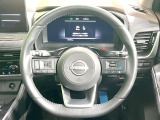 【ステアリングヒーター】冬場に冷たくなりやすい革巻きステアリングを、スイッチ一つで素早く適温に!エアコンよりも早く温まってくれるので、寒い日の運転も快適になりますね♪
