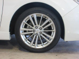 右前 17インチアルミホイール タイヤサイズは、205/50R17「*ホイールロックナットは展示用です」