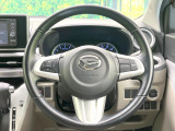 インテリアに合わせたデザインのステアリングは、運転される方のことも考え、運転しやすい形状、大きさです。是非一度、実際に触ってお確かめください。