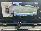 上からまる見え!アラウンドビューモニターの画像です。純正ナビに映してあります。お車を真上から見たような映像をミラーやナビ画面に映し出す事によって、車両の周囲を確認し、駐車時や発進時の運転をサポート。