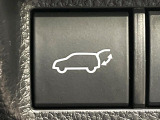 【パワーバックドア】スマートキーや運転席のボタンを押すだけでリアゲートが自動で開閉します!荷物を持っている時や、高い位置にあるバックドアを閉める際に便利な機能です♪