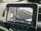 上から丸見えアラウンドビュー!車を真上から見下ろした様な映像を映し出すアラウンドビューモニター。これで車庫入れもラクラク。