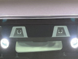 【スズキ セーフティサポート】走行中に前方の車両等を認識し、衝突しそうな時は警報とブレーキで衝突回避と被害軽減をアシスト。より安全にドライブをお楽しみいただけます。