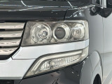 LEDヘッドライトは、点灯の瞬間から最大光量を発揮し、突然暗くなるトンネルなどでの安定感を高めます。