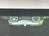 【デュアルカメラブレーキサポート】走行中に前方の車両等を認識し、衝突しそうな時は警報とブレーキで衝突回避と被害軽減をアシスト。より安全にドライブをお楽しみいただけます。